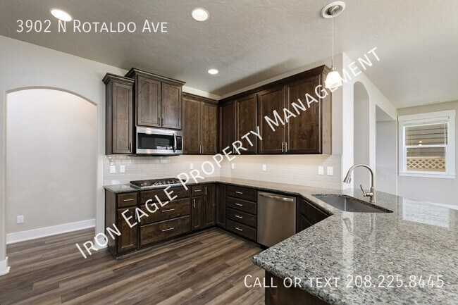 Building Photo - 3902 N Rotaldo Ave