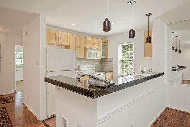 Building Photo - 10400 Parthenon Ct