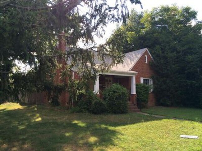 Building Photo - 5112 Lochaven Ave