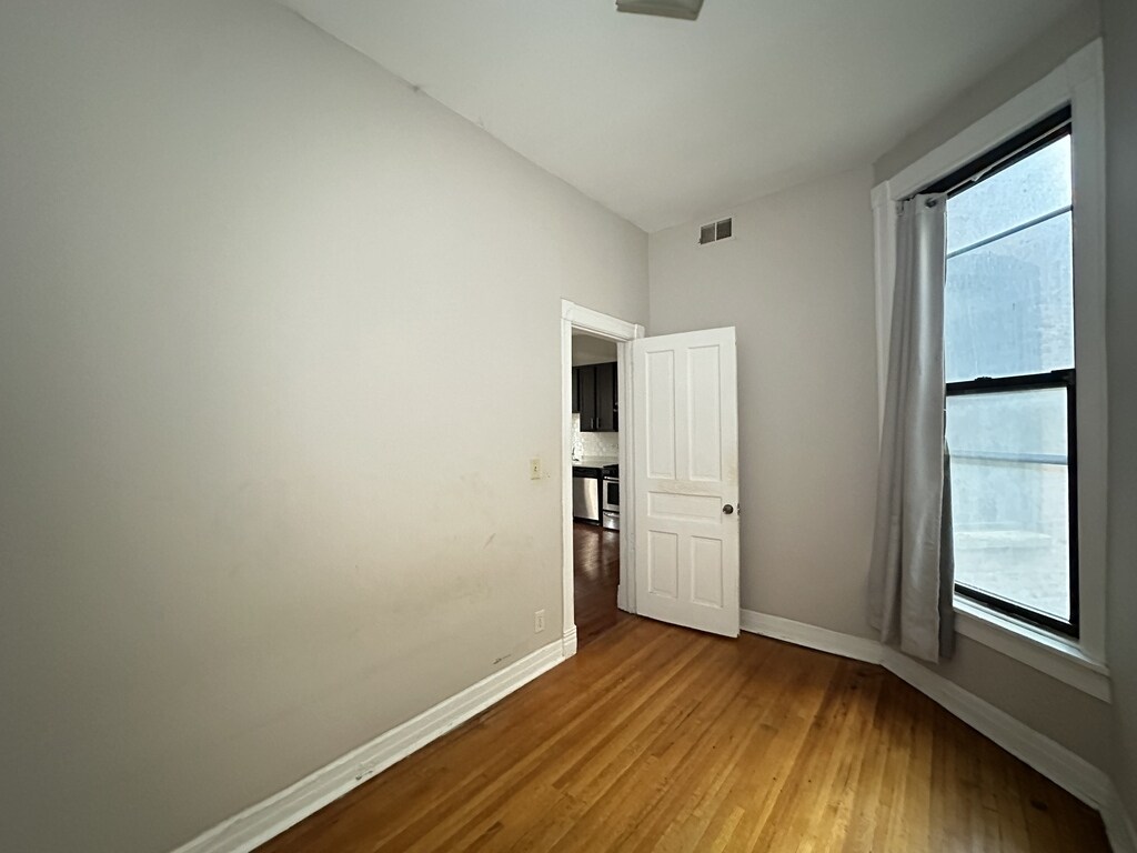 Building Photo - 1407 W Erie St