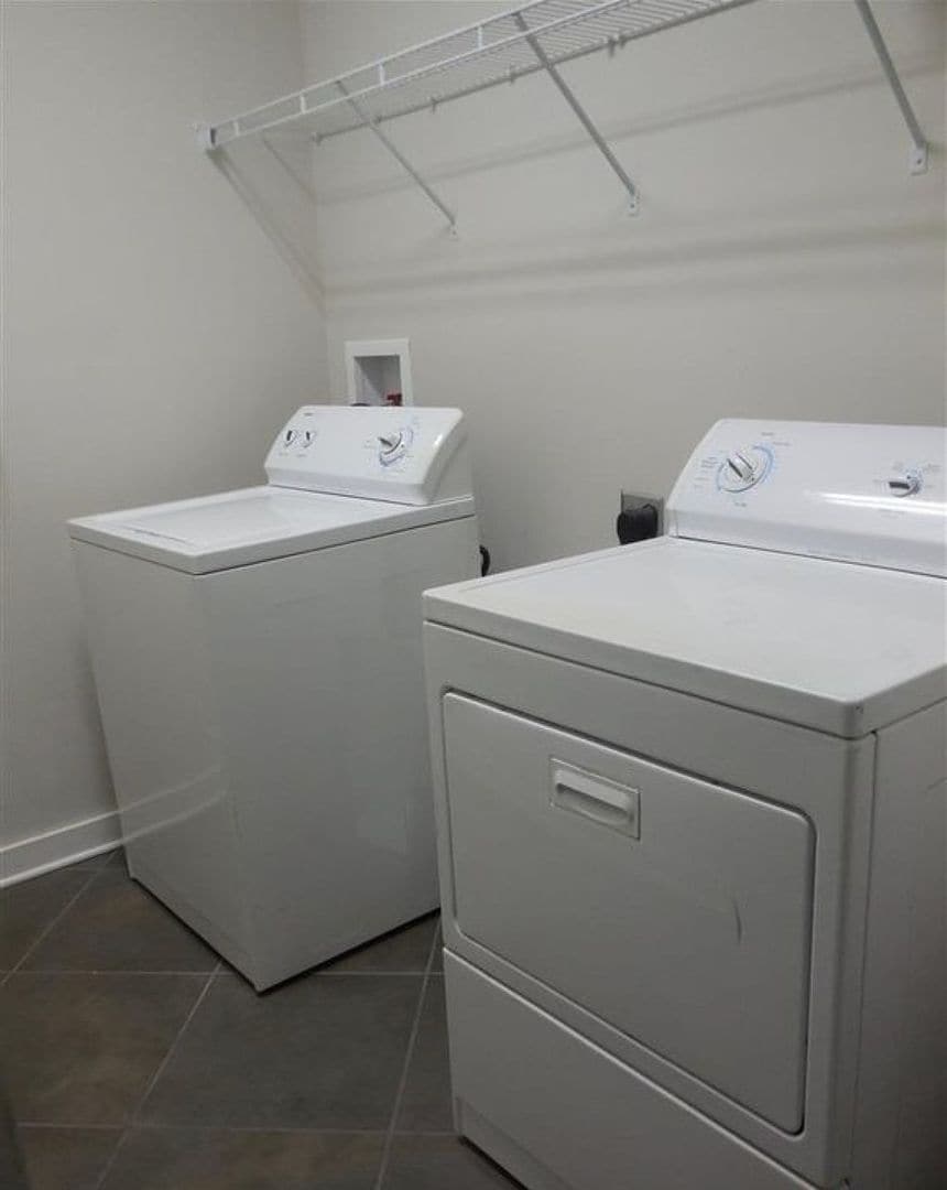 Building Photo - 5211 Park Side Cir