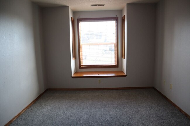 Building Photo - 1508 SE Solomon Loop