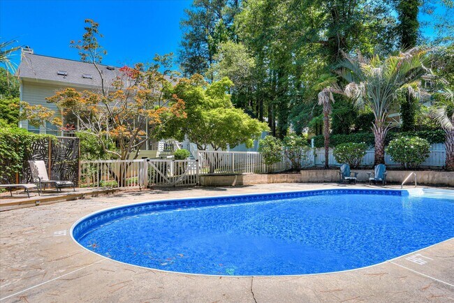 Building Photo - 869 Hickory Ridge Rd