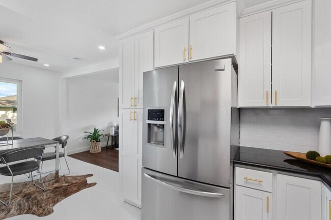 Building Photo - 280 Tradewinds Dr