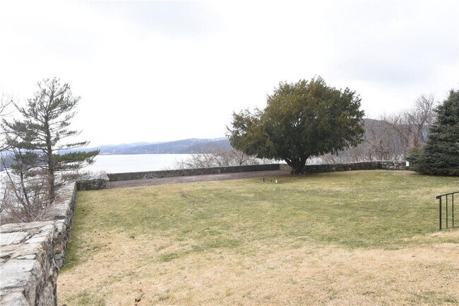 Building Photo - 108 Chateau Rive