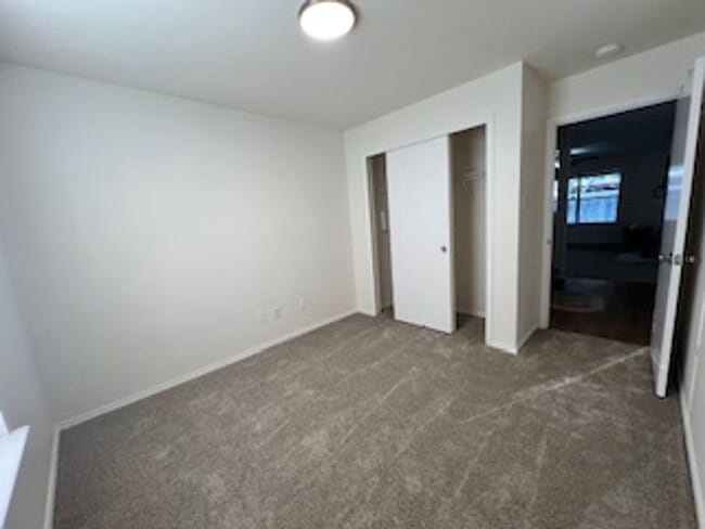 Building Photo - Gated Community Near Medical Center