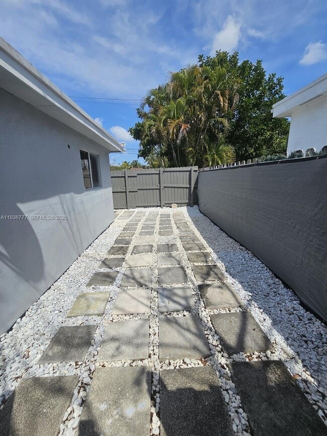 Building Photo - 2315 Cleveland St