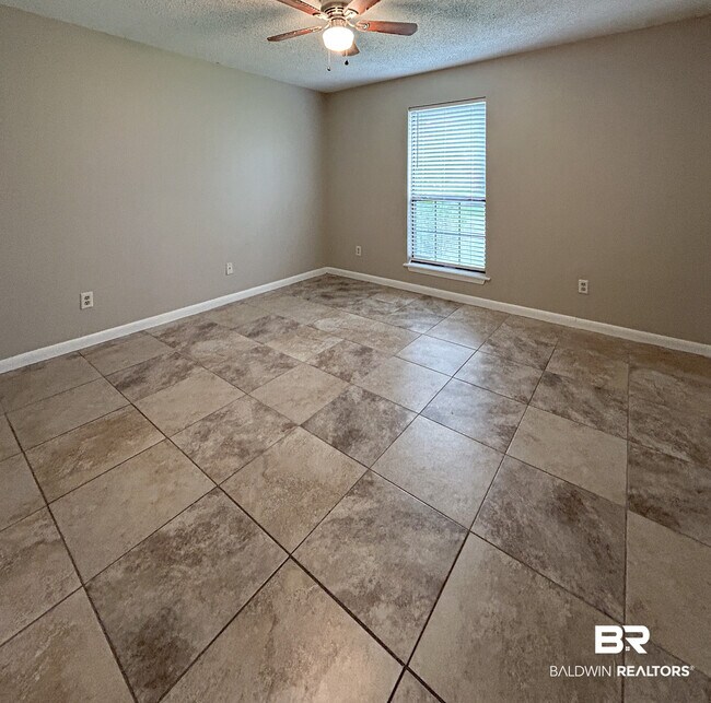 Building Photo - 6410 Schoel Ln