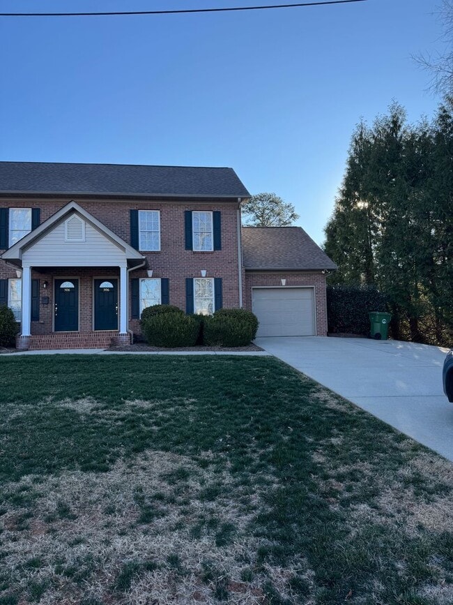 Building Photo - Hollar Duplex Conover