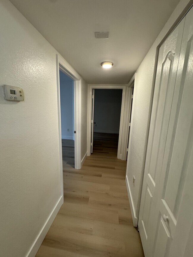 Building Photo - 110 SW Peacock Blvd