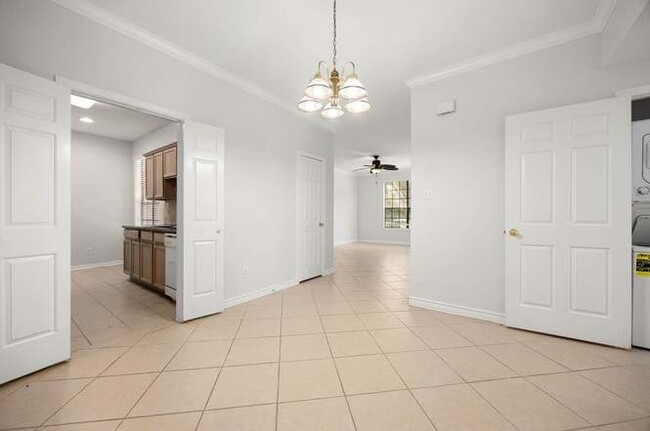 Building Photo - 2255 Braeswood Park Dr