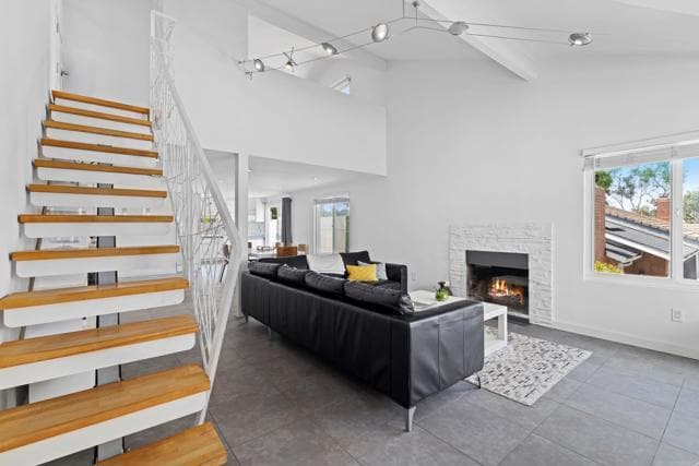 Building Photo - 1420 Flair Dr