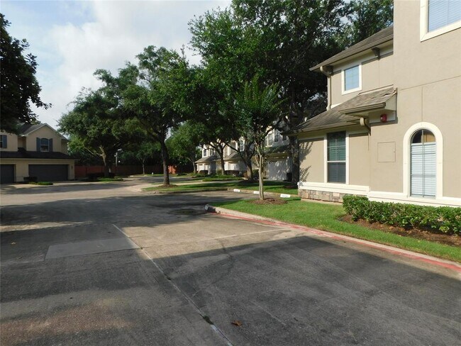 Building Photo - 4333 Lake Run Dr