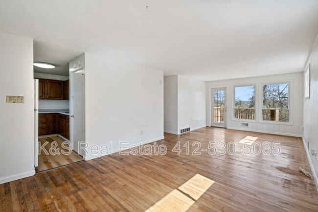 Building Photo - 370 Princeton Dr