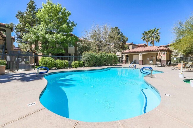 Building Photo - Precious Gem at Sedona on the Blvd!