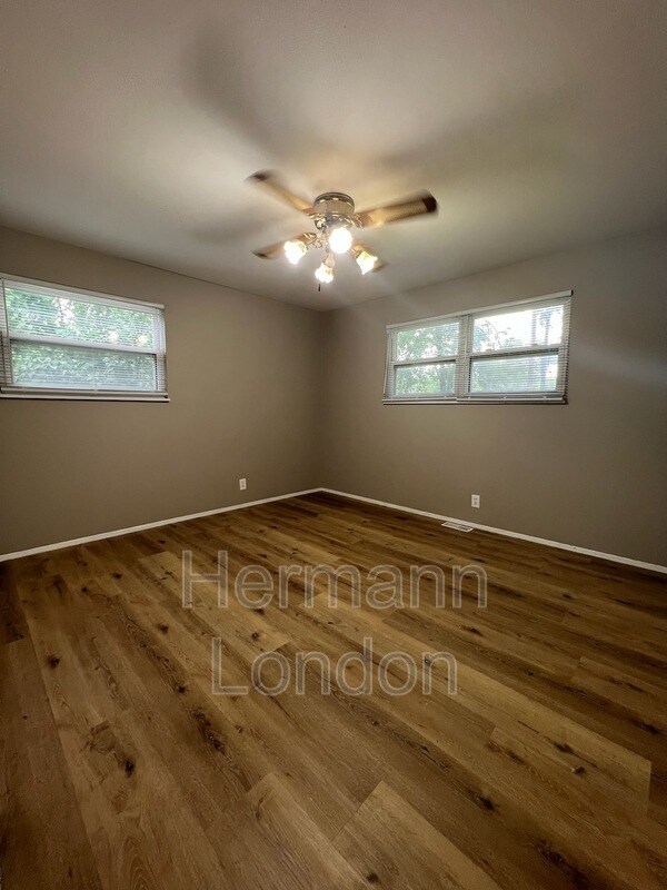 Building Photo - 750 Blackbird Dr