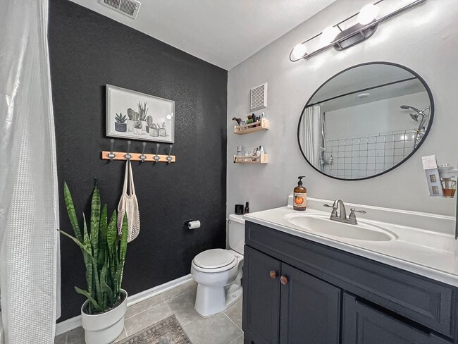 Building Photo - Stylish and Light-filled 2 Bedroom 2 Bathr...