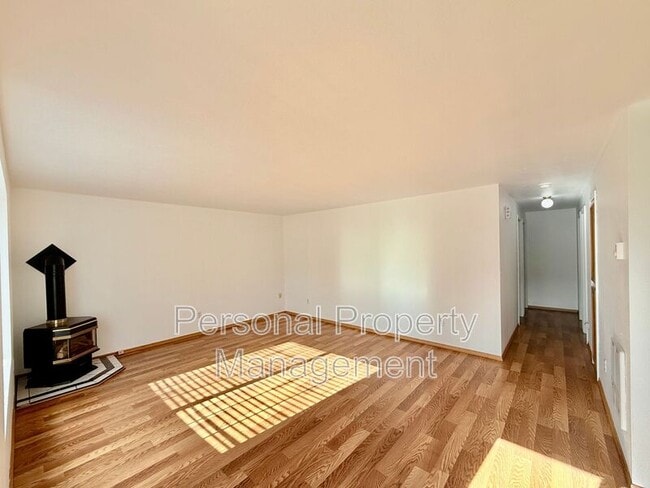 Building Photo - 4102 NE 131st Ave