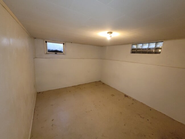 Building Photo - 711 Sanford Ave