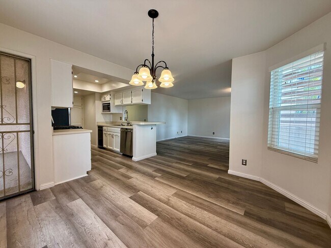 Building Photo - Spacious 2 BED 2 BATH Condo! Two-Car Tandem Garage! Central AC! In Unit Washer/Dryer!