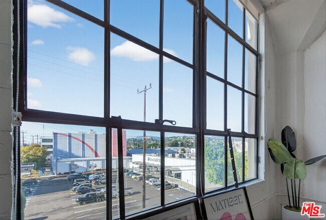 Building Photo - 200 N San Fernando Rd