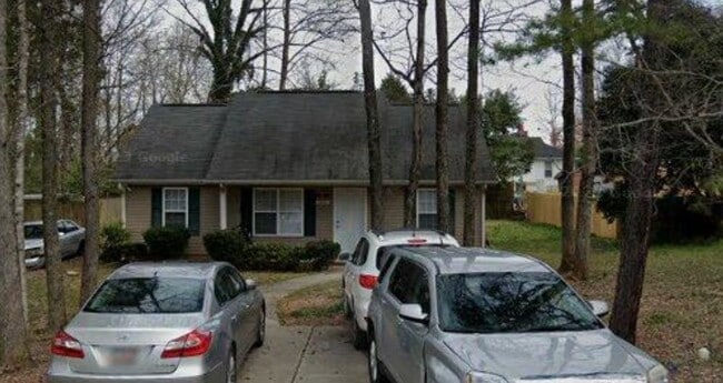 Building Photo - 9242 Eleanor Dr