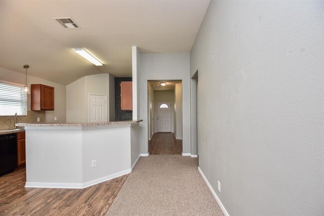 Building Photo - 3102 Apple Dale Dr