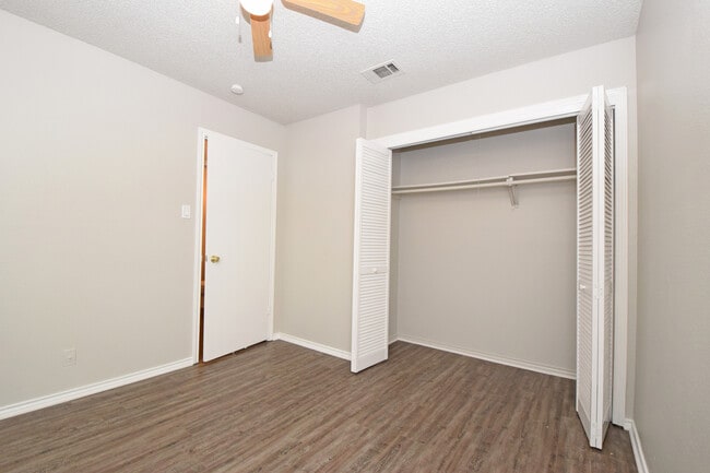 Building Photo - King Albert