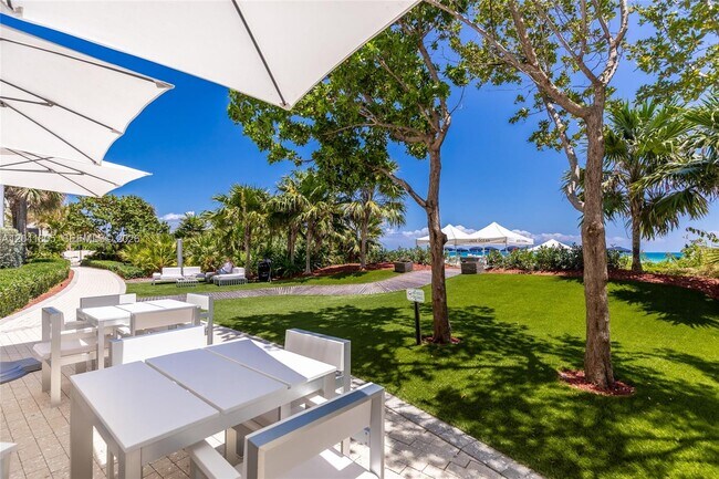 Building Photo - 17121 Collins Ave
