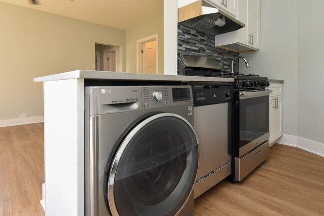 Building Photo - 735 Judson Ave