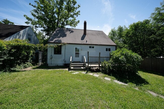 Building Photo - 35 Eastwood Rd