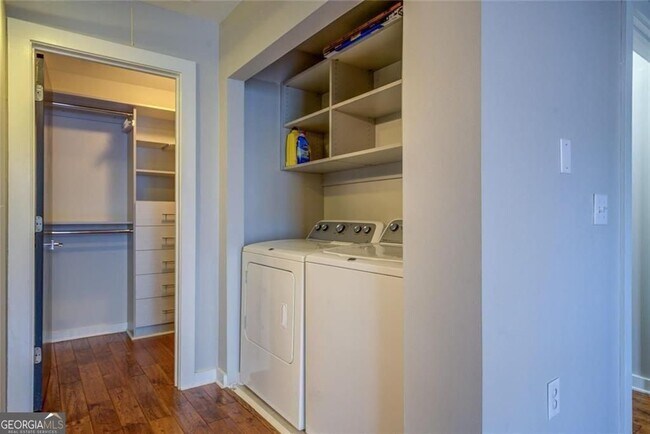 Building Photo - 1250 Breuer Mews NW