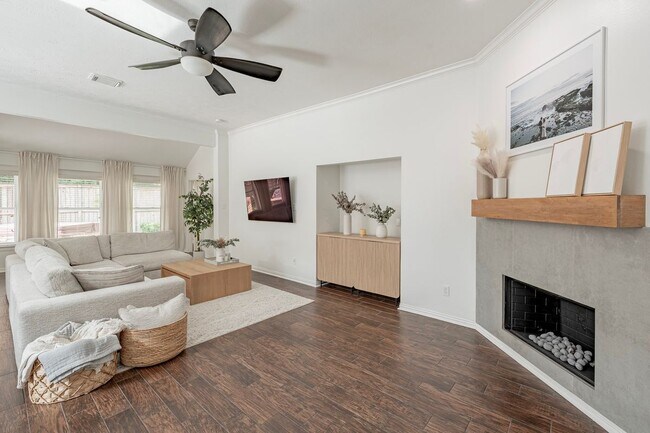 Building Photo - 11 E Sienna Pl