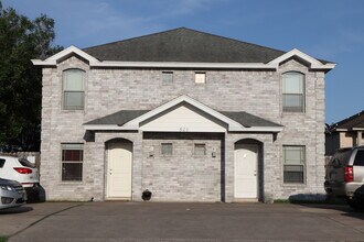 Building Photo - 501 Rock Cir