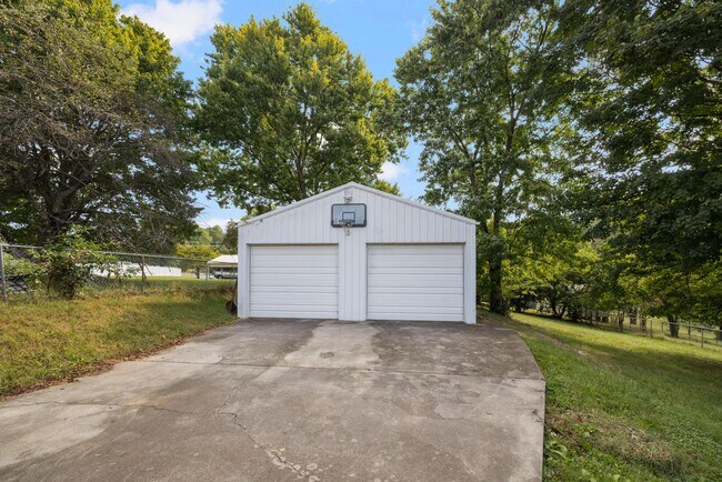 Building Photo - 274 Green Pond Rd