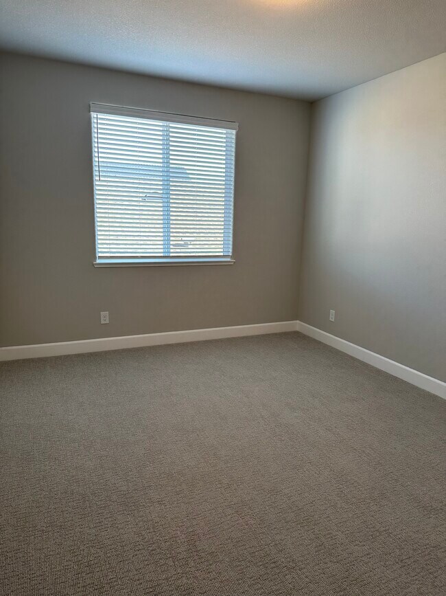 Building Photo - 3040 Vaughn Way