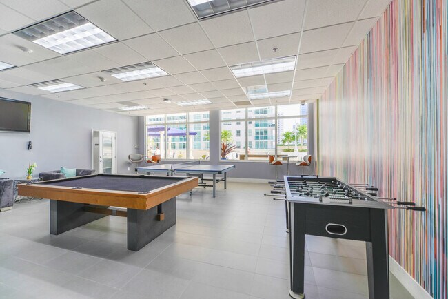 Building Photo - 1 SE 12th St