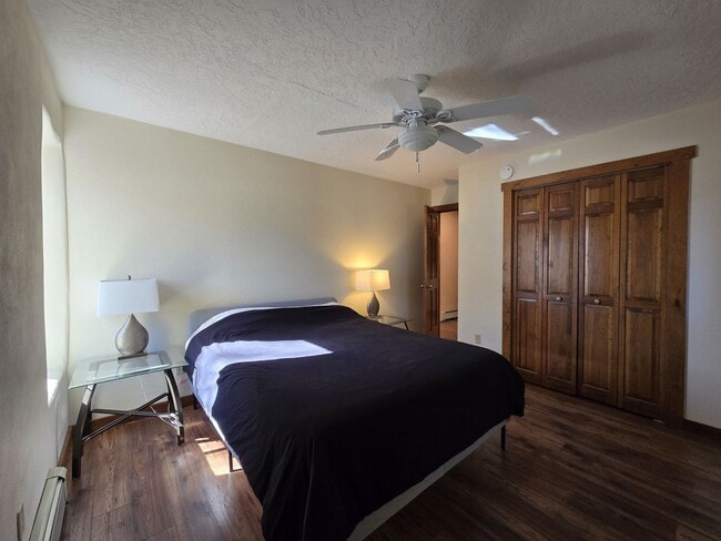 Building Photo - 2835 Don Quixote