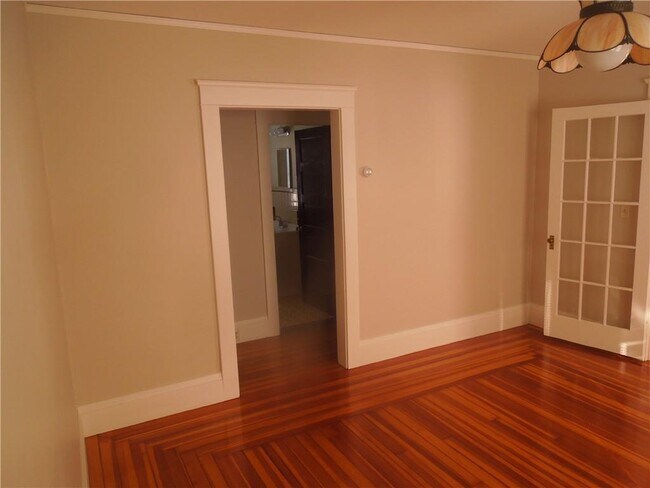 Building Photo - 44 Gentian Ave