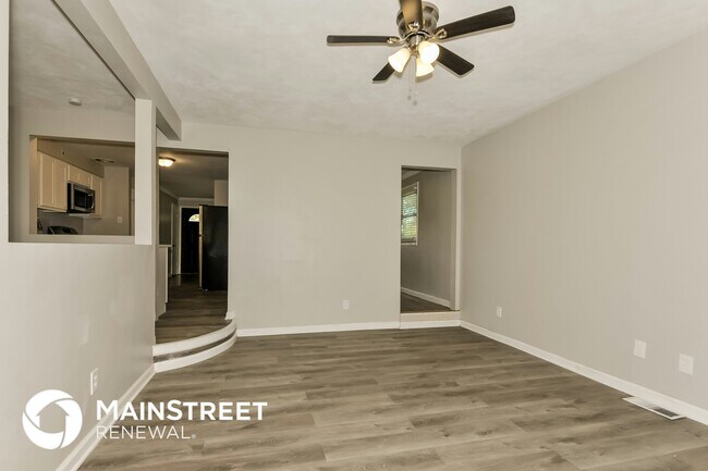 Building Photo - 601 Kelvin Dr