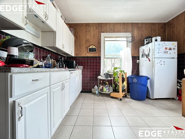 Primary Photo - 30 Bennett St