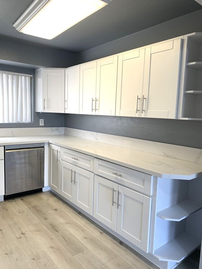 Building Photo - COZY 2BD/2BA CONDO AVAILABLE IN SAN DIEGO
