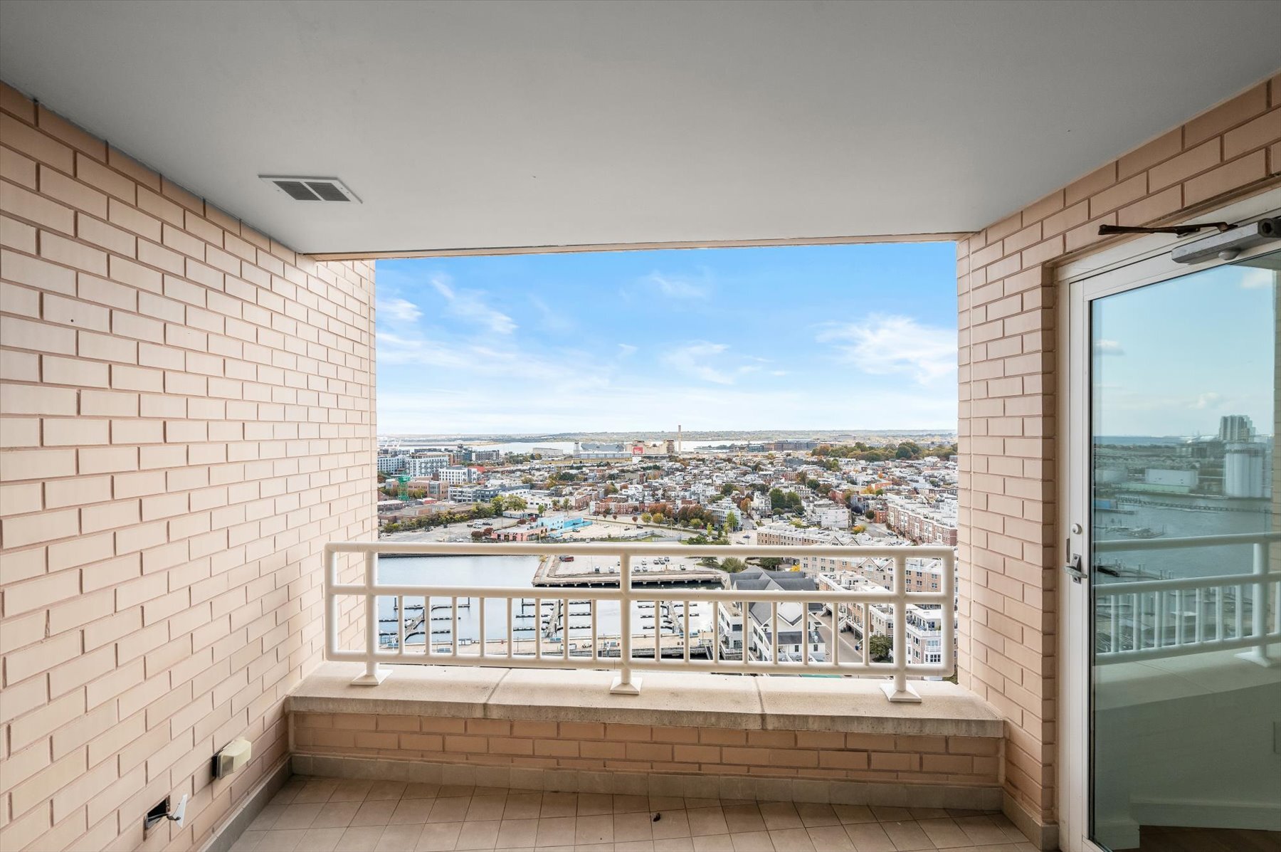 Building Photo - 100 Harborview Dr