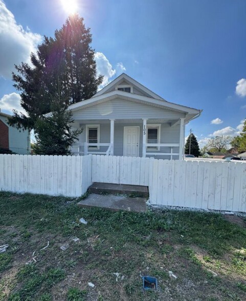 Building Photo - 105 Dering Ave