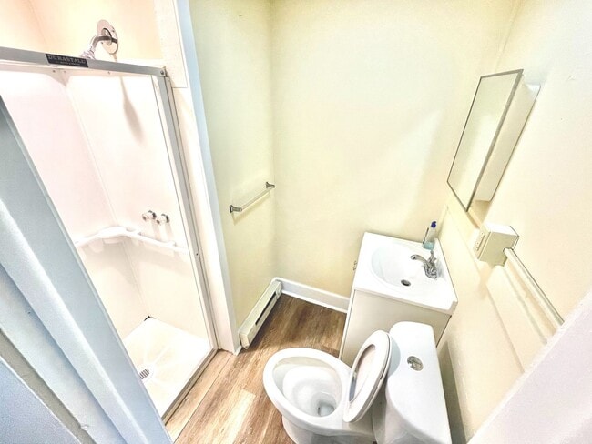 Building Photo - 1431 Bank St