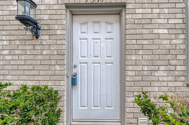 Building Photo - 7597 Cambridge St