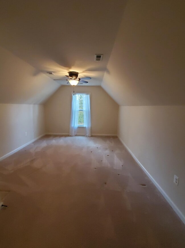 Building Photo - 10510 Woodland Dr