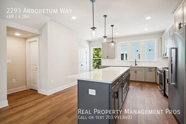 Building Photo - 2293 Arboretum Wy