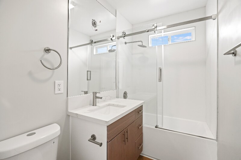 Building Photo - 1352 W 36th St