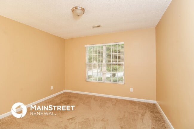 Building Photo - 604 Nova Ave